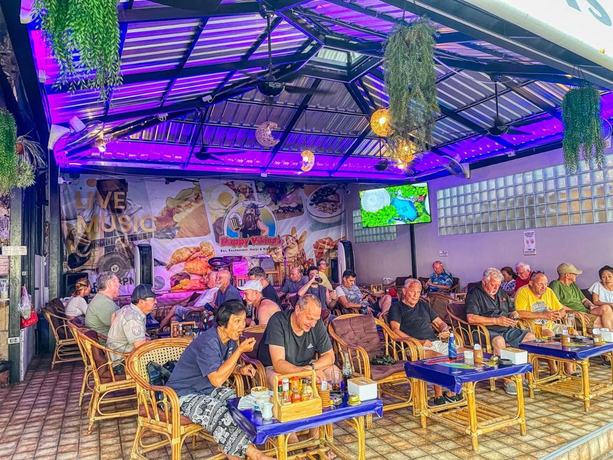 Happy Vikings - Beachfront Jomtien Beach Exteriör bild